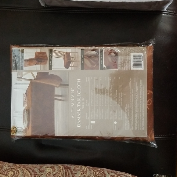 New in package  round table cloth Autumn vine - Picture 2 of 3